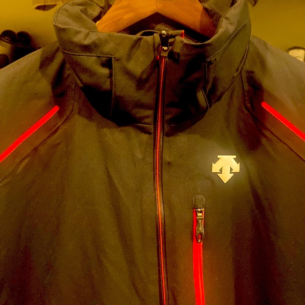 Descente black ski jacket